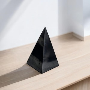 Shungite Pyramid High 3 CM