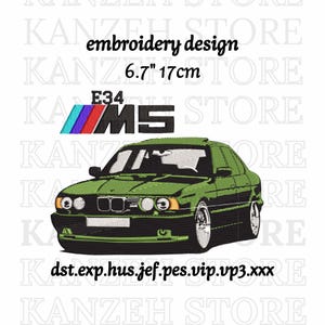 Puede incluir: Un diseño de bordado con un coche verde con el texto "E34 M5". El diseño incluye el texto "embroidery design" y medidas de 17 cm. El diseño también incluye los tipos de archivo: dst.exp.hus.jef.pes.vip.vp3.xxx.