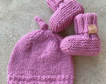 Hand Knitted Top Knot Hat and Matching Booties, Pink, Sizes 0-12 months. Softest Australian Merino Wool, Stay on booties, Handmade knitted