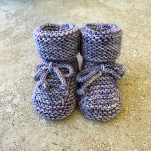 Stivaletti per neonati a maglia per bambina, Lana extrafine australiana tinta a mano, Stivaletti per neonati, Regalo per baby shower, Scarpe per bambini, Lavorato a maglia a mano,