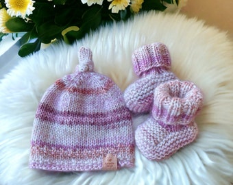 knit baby hat and booties, knot baby hat and baby Booties, cotton baby clothes, Stay on booties, hand knitted baby hat, knitted socks