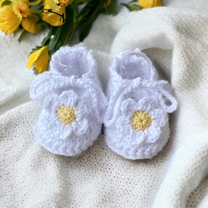 Crochet Baby Shoes, Baby Booties, Newborn Baby gift, Baby Shower, Photo Props, flower baby outfit, cotton baby booties, ballerina baby