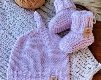 Hand Knitted Top Knot Hat and Matching Booties, Pink, Sizes 0-12 months. Softest Australian Merino Wool, Stay on booties, Handmade knitted