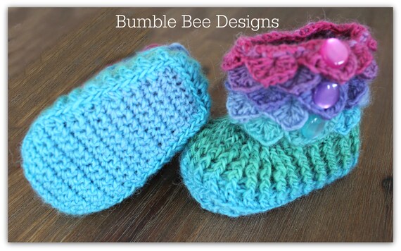 Crocodile stitch baby booties hotsell