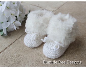 Unisex Gehäkelte Babyschuhe, Weiße Fellstiefel, Babyschuhe, Fellschuhe, Mokassins, Gestrickte Stiefel, 0-12 Monate, Baby shower, Stay on booties