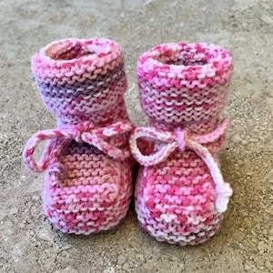 Knitted Baby Booties for Baby Girl, Newborn Baby Booties, Baby Shower Gift, Baby Shoes, Hand knitted, Acrylic Yarn, Pink shades