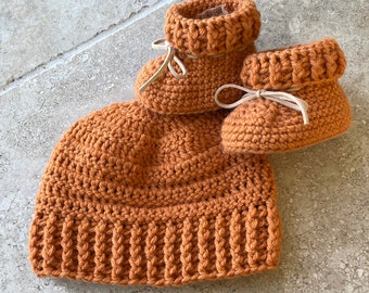 Pumpkin Baby Booties & Hat, Baby Beanie, Baby Shoes, Crochet Baby Booties, Crib Shoes, Baby Gift, Baby Shower, Size 3-6 months