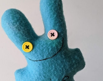 delighted pie bunny, teal