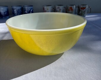 Vintage 404 Yellow Pyrex Large Mixing Bowl