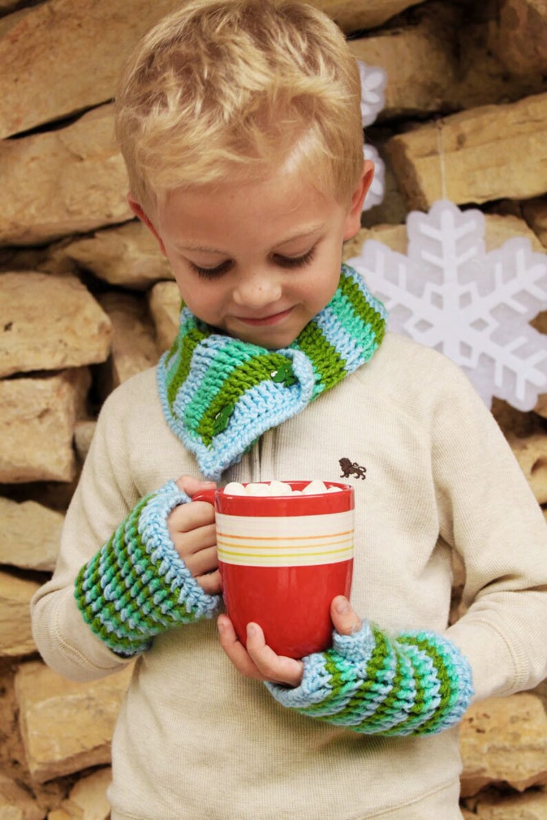 Kinderspiel Ohrenklappenmütze, Halswärmer, fingerlose Handschuhe für Kinder von 3 bis 10 Jahren Bild 3