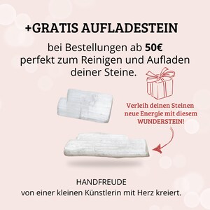 May include: Two white selenite charging crystals, one stacked on top of the other. The crystals are on a pink background with the text "+GRATIS AUFLADESTEIN bei Bestellungen ab 50&euro; perfekt zum Reinigen und Aufladen deiner Steine. Verleih deinen Steinen neue Energie mit diesem WUNDERSTEIN! HANDFREUDE von einer kleinen K&uuml;nstlerin mit Herz kreiert."