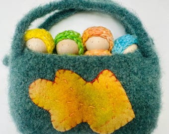 Wood Peg Dolls in wool Pouch: Waldorf Toy Set