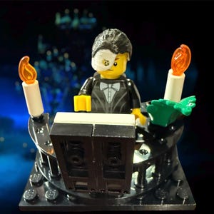 Il Fantasma dell'Opera LEGO MOC Erik che suona l'organo POTO Minifigure LEGO