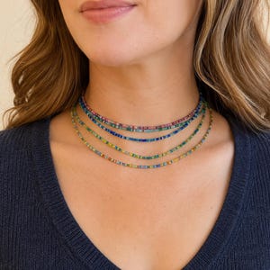 Collar de cuentas de semillas, joyería de vidrio diminuto, accesorio de cuentas delicadas, hilo de alambre delicado, estilo bohemio minimalista, cadena de capas, longitud ajustable imagen 7