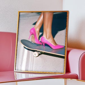 Impresión artística de patineta rosa retro, póster de pared de chica patinadora Y2K, decoración deportiva de patinaje vintage femenina, regalo de patineta de moda para adolescentes, sin marco