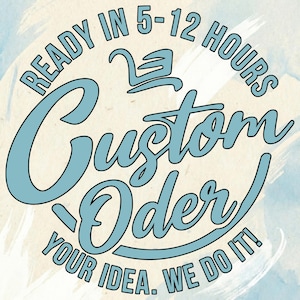 以下が含まれることがあります： 「Ready in 5-12 Hours」と「Custom Order」の文字が、水色のスタイリッシュなフォントで円形に配置されたグラフィック。 「Your Idea. We Do It!」のテキストも含まれています。 背景は水彩画風です。