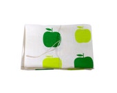 Torchon vert « pommes » sérigraphiés sur toile de lin blanc