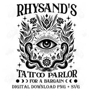 Pode incluir: Design digital a preto e branco para um estúdio de tatuagens. O design apresenta o texto "RHYSAND'S TATTOO PARLOR" com um olho no centro, rodeado por motivos florais e de serpentes. O texto "FOR A BARGAIN" também está incluído.