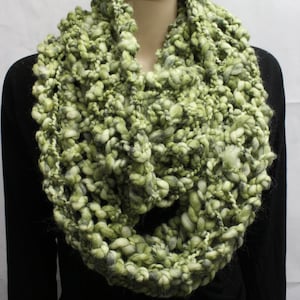 Chunky Knit Infinity Scarf, Light Green Infinity Scarf, Green Knit Scarf, Circle Scarf, Knit Cowl, Knit Loop Scarf Women&#39;s Accessories Scarf