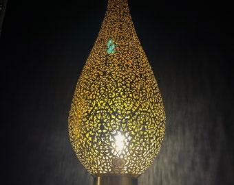 Golden Oasis: Handgefertigte marokkanische Messing-Stehlampe