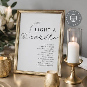 Puede incluir: Un cartel imprimible en un marco dorado con el texto "Enciende una vela" y un poema sobre recordar a alguien. El poema dice: "Ve cómo brilla. Mira cómo baila cuando te sientes bajo. Piensa en mí. Piensa en la luz. Siempre estaré aquí. Día y noche. Una vela parpadea fuera de la vista. Pero en tu corazón, todavía ardo brillante."