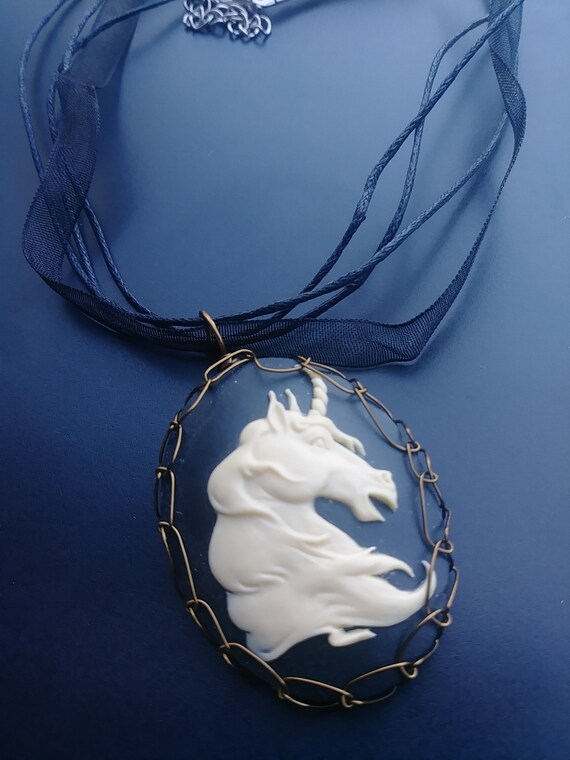 Unicorn skeleton with labradorite nickel/&lead free chain