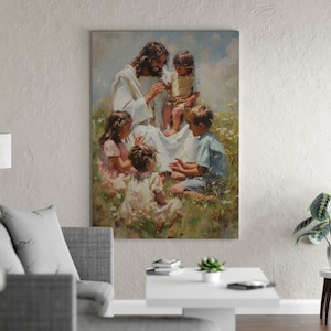 Pode incluir: Uma pintura de Jesus rodeado por quatro crian&ccedil;as. Jesus est&aacute; vestindo uma t&uacute;nica branca e est&aacute; sentado no ch&atilde;o com os bra&ccedil;os ao redor de duas crian&ccedil;as. As outras duas crian&ccedil;as est&atilde;o sentadas no ch&atilde;o &agrave; sua frente. A pintura &eacute; ambientada em um campo de grama verde e flores silvestres.