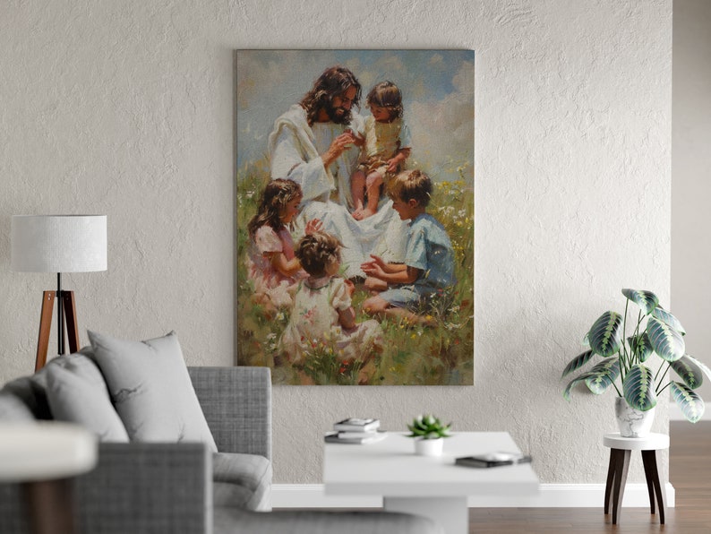 Pode incluir: Uma pintura de Jesus rodeado por quatro crian&ccedil;as. Jesus est&aacute; vestindo uma t&uacute;nica branca e est&aacute; sentado no ch&atilde;o com os bra&ccedil;os ao redor de duas crian&ccedil;as. As outras duas crian&ccedil;as est&atilde;o sentadas no ch&atilde;o &agrave; sua frente. A pintura &eacute; ambientada em um campo de grama verde e flores silvestres.