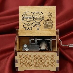 Pomysły na piękne spersonalizowane prezenty dla żony i bliskich - Up Married Life Music Box