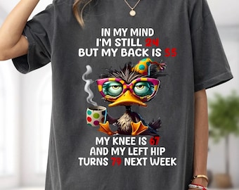 Camiseta Mind 24 Body Old, pato sarcástico y divertido, camiseta gráfica con humor sobre la edad.