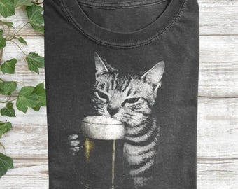 Camiseta de gato bebiendo cerveza, divertida camiseta atigrada con alcohol, camiseta vintage de animales de los 90, regalo unisex para hombres y mujeres.