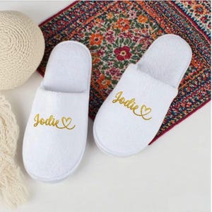 Personalized Bridesmaid Slippers, Bridesmaid Gifts, Bachelorette Party, Bride Slippers, Wedding Slippers, Bridal Slippers, Fluffy Slippers
