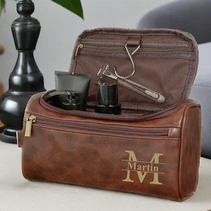 Engraved Mens Leather Toiletry Bag, Groomsmen Gifts, Leather Dopp Kit Bag, Mens Travel Toiletry Bag, Gift for Him, Men, Fathers Day Gift