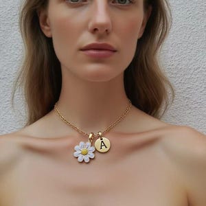 Personalized Gold Daisy Flower Necklace, Custom Initial Necklace, Daisy Jewelry, Flower Necklace, Dainty Necklace, Everyday Necklace for Her