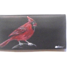 Funda para chequera con diseño de pájaro cardenal rojo, porta chequera de cuero, regalo pintado a mano para amantes de las aves