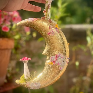 Vintage-Style Gold Crescent Moon Ornament: Whimsical Christmas Decor ( large )