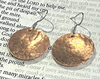 Hammered Copper Disc Earrings - simple and perfect for everyday wear