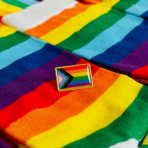 LGBTQ Rainbow Pin, Rainbow Flag Pin, Gay Pride Pin, Hard Enamel Lapel Pin, CSD Festival Badge Pin, Pride Lapel Pin, Pride Month