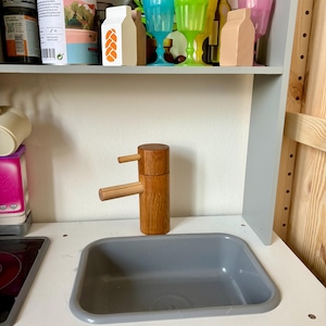 Holzwasserhahn aus Eiche für Spielküche Wasserhahn  Holzspielzeug Kinderküche Mischbatterie geeignet jede Küche Ikea Montessori Spielzeug