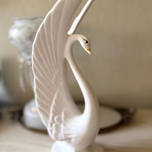 Vintage 10” White Ceramic Swan Figurine – Mid Century Home Décor, Elegant Swan, Retro Ceramic Bird