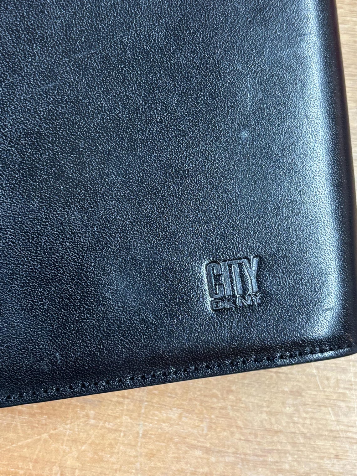 Vintage City DKNY Black Leather Shoulder Bag, foto 2 di 5