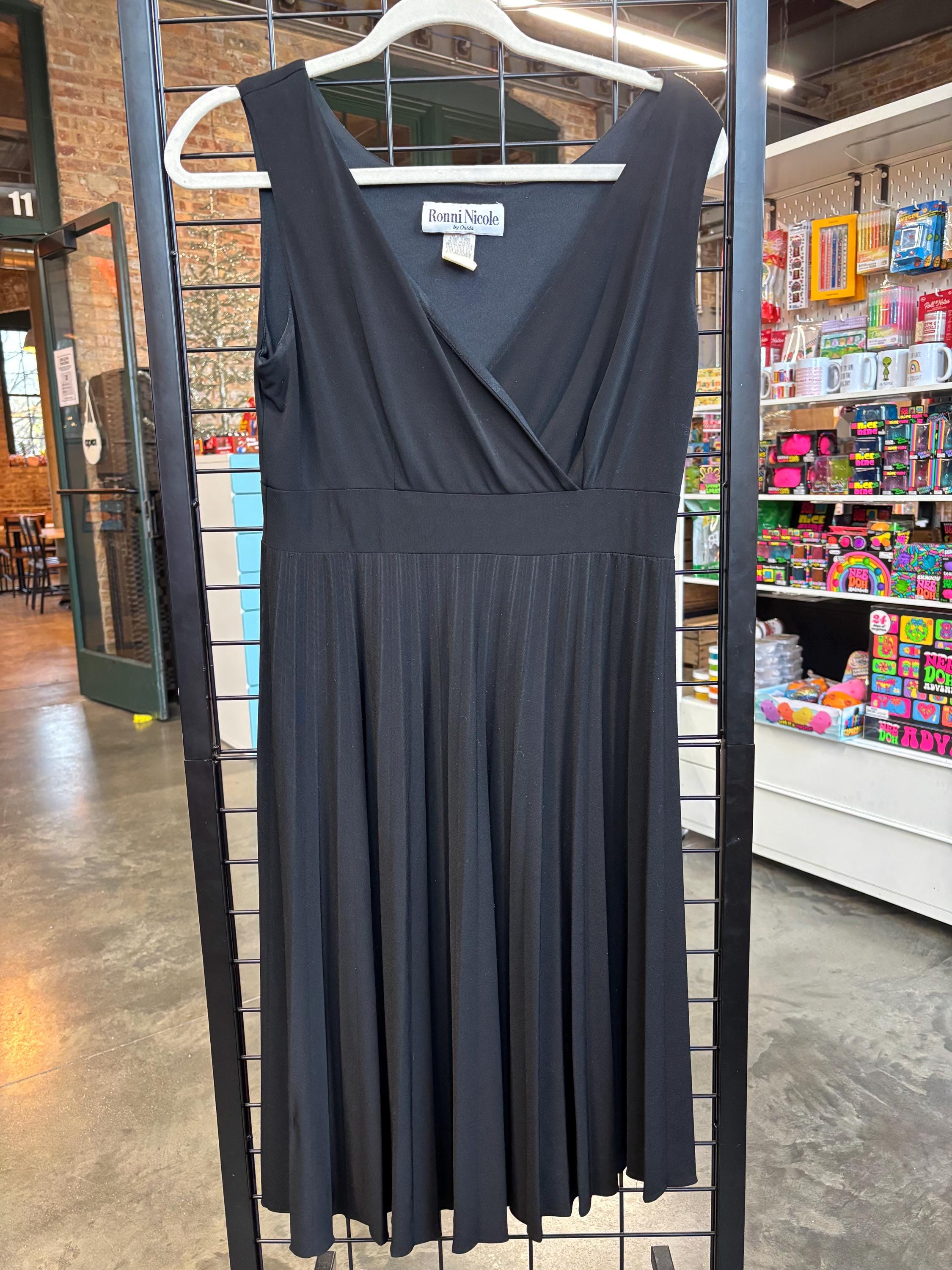 Vintage Ronni Nicole by Ouida Black Pleated Midi Dress Y2K