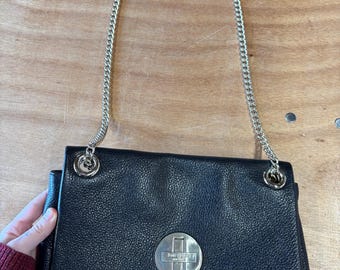 Kate Spade New York zwarte leren schoudertas met kiezelstenen | Roze gevoerd interieur