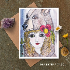 Carte de note d’ours et de fille | Dessin original de Kathy Hardy | Bear on Girl Card | Carte de notes vide | Carte de voeux unique | Carte de voeux mignonne