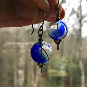 Blaue Glaskugel Ohrringe: Rotguss Tropfen Ohrringe