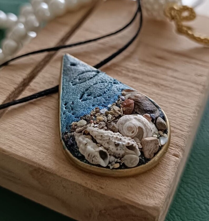 Ocean Lover Necklace ,Fish Pattern Blue Natural Sea Shell, Gravel And Magnetic Therapy Real sand jewelry,Gift For Her, Him,Mama,Mothers Day zdjęcie 2