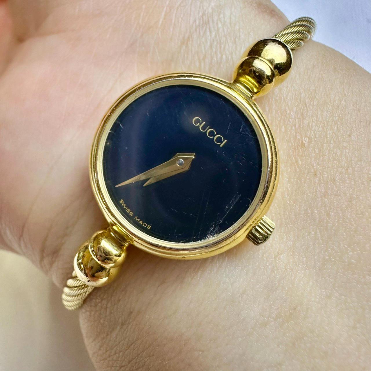HOST PICK ?Vintage Women’s GUCCI Gold Tone Wristwatch ?FIRM PRICE? RARE VINTAGE GUCCI 1900L Gold Plated Bangle Type Lady main image 4