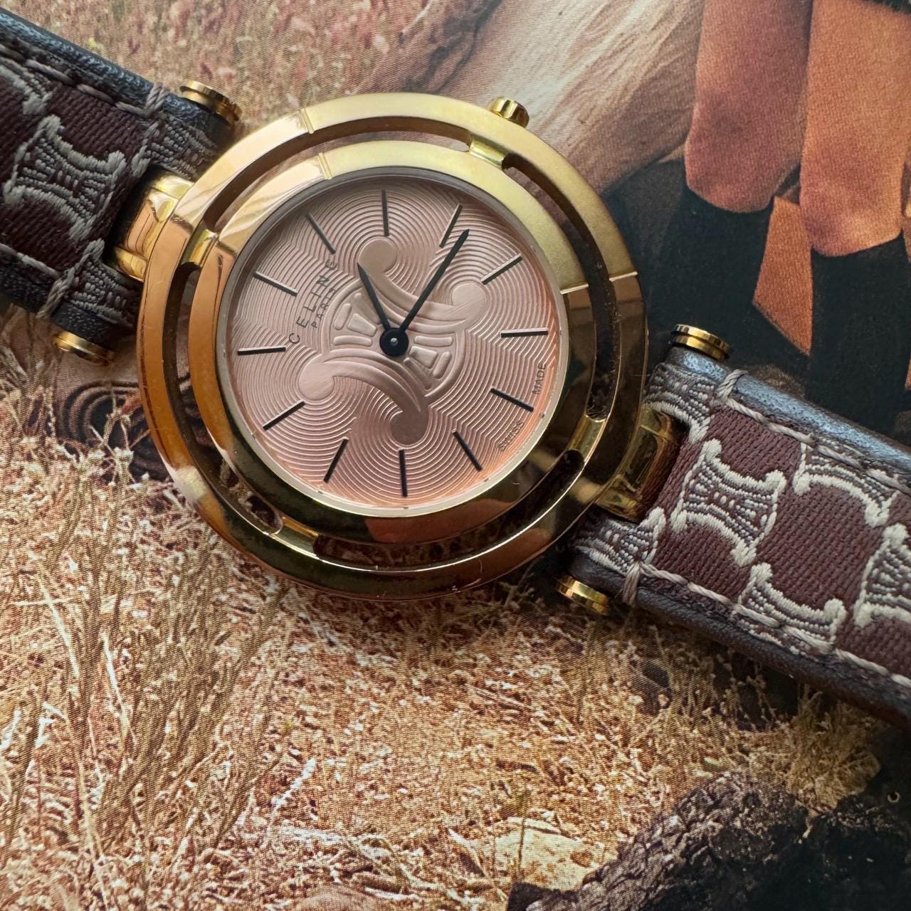 Celine Quartz Black Dial Triomphe Pattern Watch CELINE Triomphe Quartz Watch Gold Vintage fr8536  main image 4
