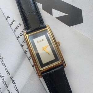 Vintage Gucci Gold Ladies Watch With Black Dial Working New Battery Vintage Gucci Women main image 4