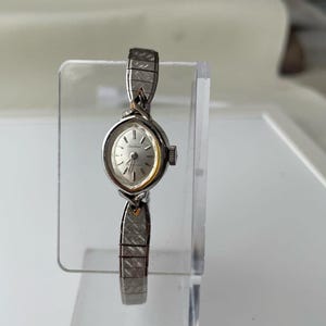 Seiko Solar    Women's Vintage Watch  Hand winding silver